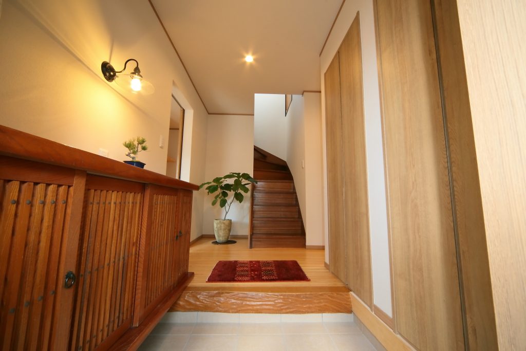 昔の家の味わいはそのままに玄関をリノベーションin富士市の施工ポイント