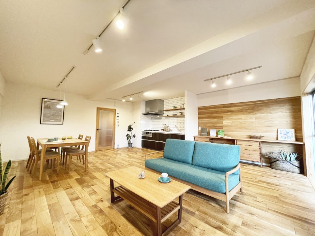 【築43年：マンション フルリノベ】ヴィンテージマンションが、自然素材をたっぷり使った心地よい空間に！【エターナル八幡305号・販売中！】